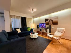 Στην ΚΑΡΔΙΑ ΤΗΣ ΠΟΛΗΣ - in the HURT OF THE TOWN