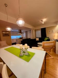 Στην ΚΑΡΔΙΑ ΤΗΣ ΠΟΛΗΣ - in the HURT OF THE TOWN