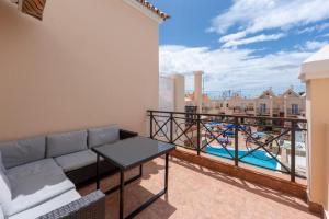 Terrace & Pool Hideaway Apartment