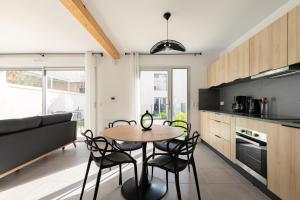 Jolie maison lumineuse de style industriel