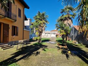 IRIS Villa ristrutturata con giardino