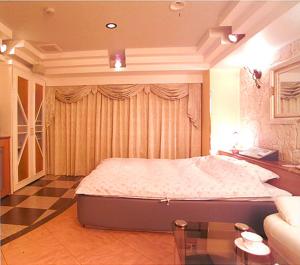 Hotel Queens Court -ホテル クインズコート-