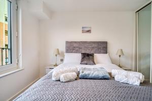 Modern 2-Bed Apartment in Salford, Near Manchester