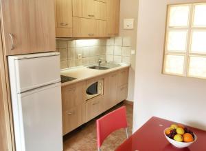 Solstice Studio - Golden Getaway by the Sea