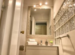 Solstice Studio - Golden Getaway by the Sea