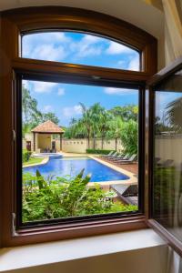 Beachfront Condo Great for Families Pool & BBQ