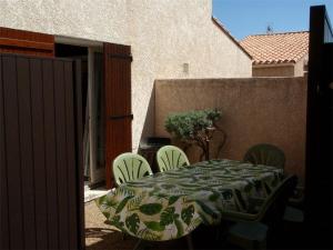 Villa T2 avec mezzanine, terrasse, parking privé, proche commerces et plage, calme, 6 couchages - FR-1-81-91