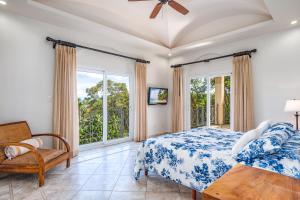 Beautiful Ocean View Condo Steps to the Beach