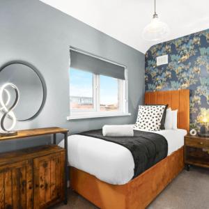 Three Bedroom House - City Centre - Garden - Parking 12W