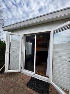 Breskens Chalet am Strandaufgang mit Zaun Haus Nr B025