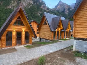Royal Etno Selo - Prokletije Bungalows