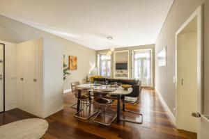 Cardosas Square Living