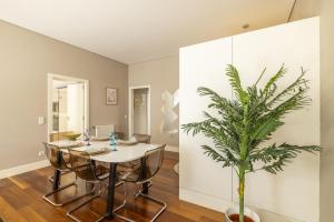 Cardosas Square Living