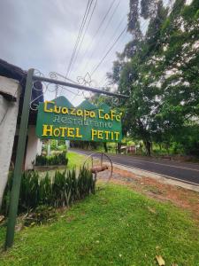 Guazapa Cafe hotel petit