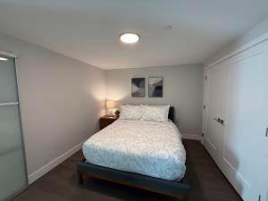 Spotless vibrant & modern 1 BR with 6 appliances