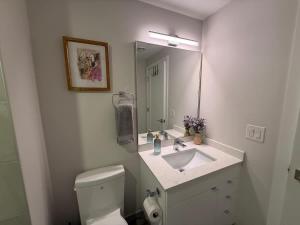 Spotless vibrant & modern 1 BR with 6 appliances