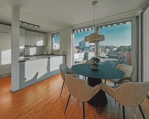 The Silver Top by Homester