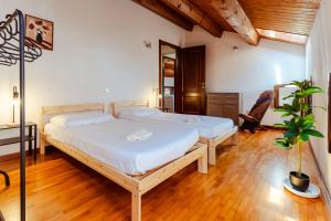 Elegant Attic-Rovigo Center-6 people