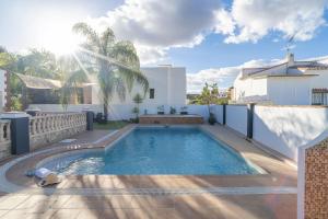 Cubos Casa El Rodeo & Private Pool