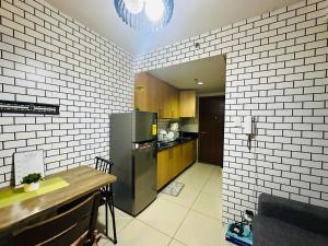 Simple Pasay Getaway - Entire Apartment for Rent