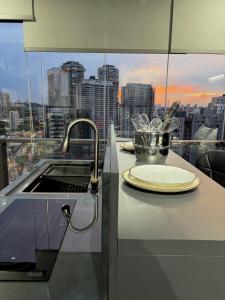 Studio moderno, 230m do Metrô, Gamer & Home Office