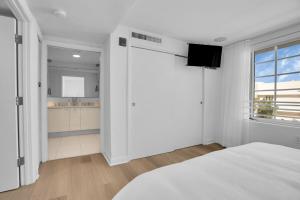 Peaceful 2BR Condo with Ocean Views on Ocean Drive South Beach