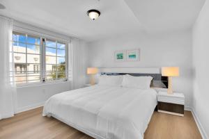 Peaceful 2BR Condo with Ocean Views on Ocean Drive South Beach