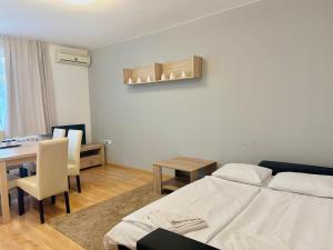 Prime Stay - Spacious 2 Bedroom Family Apartment - Parking Included