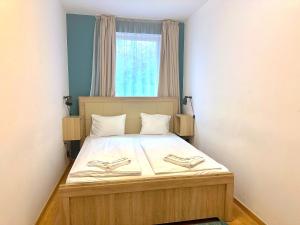 Prime Stay - Spacious 2 Bedroom Family Apartment - Parking Included