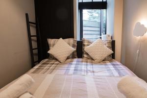 Hip De Pijp 2BR Ground-Floor with Terrace & Garden in Central Amsterdam