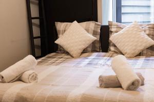 Hip De Pijp 2BR Ground-Floor with Terrace & Garden in Central Amsterdam