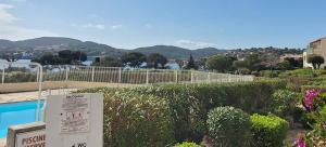 Bright cocoon with pool - facing the sea