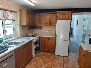 Waterside Cottage - Sleeps 11 on Grand Canal