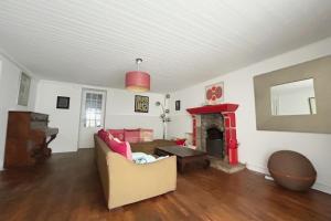 Artists house, heart of town