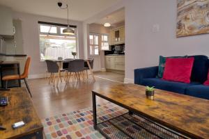 Whitley House - Stylish 3 Bedroom Home near Coventry City Centre