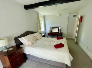 Waterside Cottage - Sleeps 11 on Grand Canal