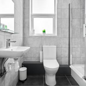 Modern Apartment - Rowley Regis - On Street Parking - Netflix 49BG