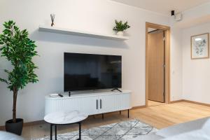 Sea View Apt in Kalaranna District with Balcony and Free Parking