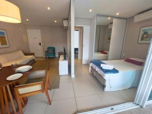 Book Santos Unique 909 com 2 dormitórios para família