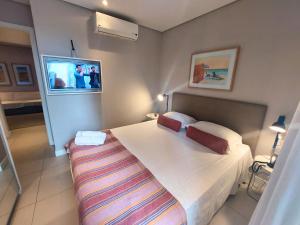 Book Santos Unique 909 com 2 dormitórios para família