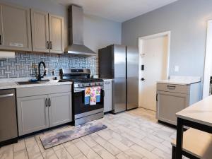 New 3 BR Apt in Elizabeth Railroad Style Path Train Bus Hospital EWR Airport NJ Manhattan NYC