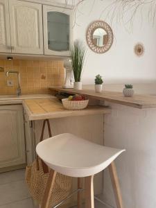 Bright studio with small terrace