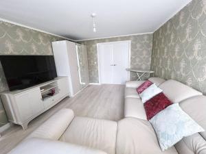 Salford Detached House with Ensuite King Room