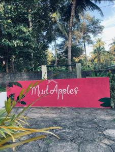 villa mud apples