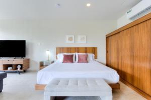 Centrally located apartment with a pool