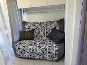 Beau studio avec grande terrasse