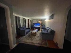 Family 4BR Retreat Near Buffalo, Airport & Falls