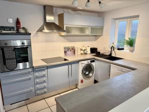 Superb 2 bed 2 bathroom free parking