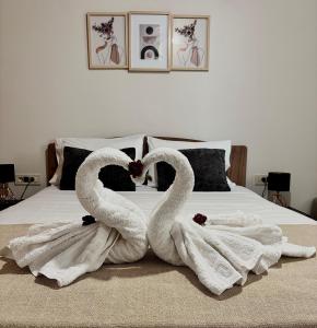 Lynnes Harmony Chania Beach Studio