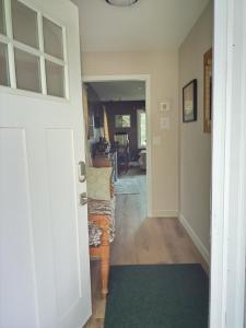 Biking, Hiking, Getaways & Relaxation Retreats - Visit the VT Chocolate Room - Large & Cozy, Homey, Jacuzzi Tub, Scenic Walks